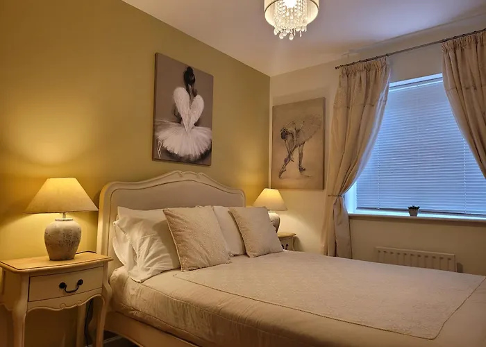 Three Bedroom Apartment By Beautiful Park