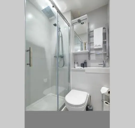 Three Bedroom Apartment By Beautiful Park Londres Extérieur photo