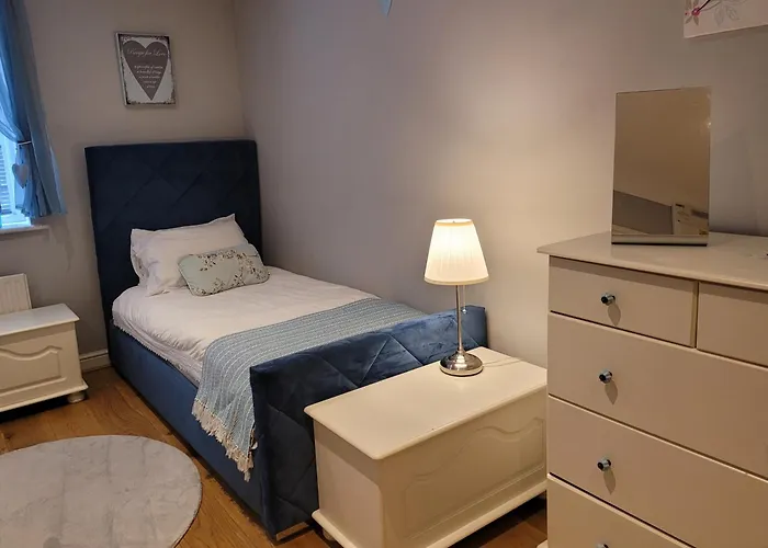 Three Bedroom Apartment By Beautiful Park