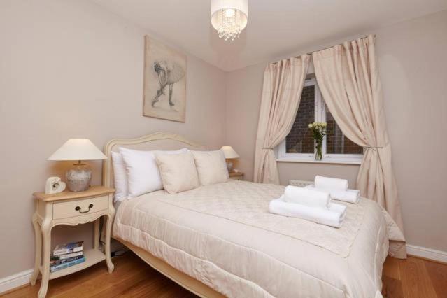 Appartamento Three Bedroom By Beautiful Park Londra